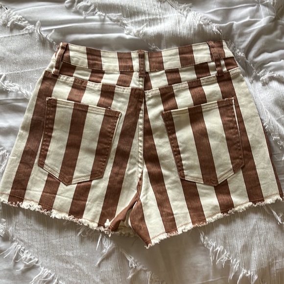 LIKE NEW Wisteria Lane Saylor High Waisted Stripe Denim Shorts - Picture 2 of 4